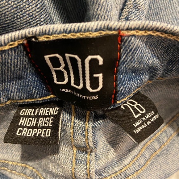 BDG light wash girlfriend high rise cropped 28. - Picture 4 of 4